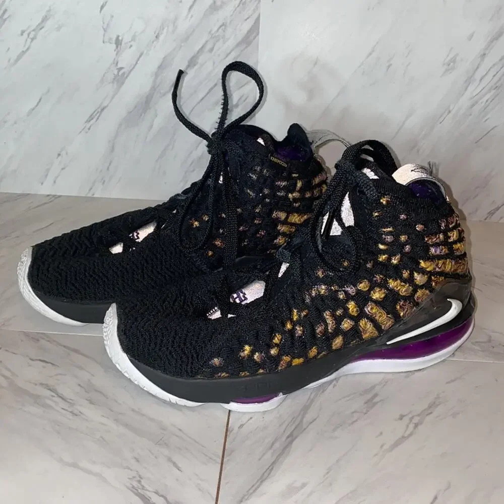 Nike Kids Lebron 17 Lakers Sneakers 4 BQ5594-004
